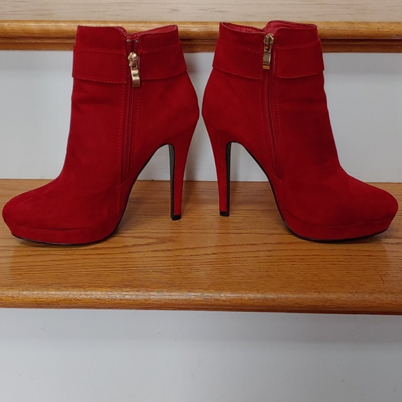 Heels - Picture 2 of 4